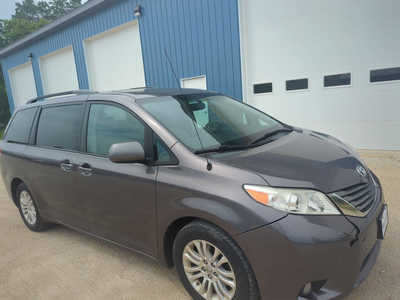 2012 Toyota Sienna, $9995. Photo 5