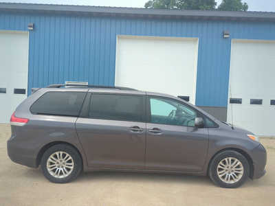 2012 Toyota Sienna, $9995. Photo 6