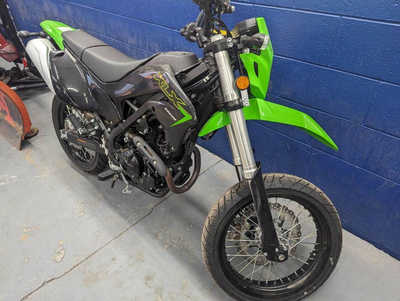 2023 Kawasaki Motorcycle, $4000. Photo 2