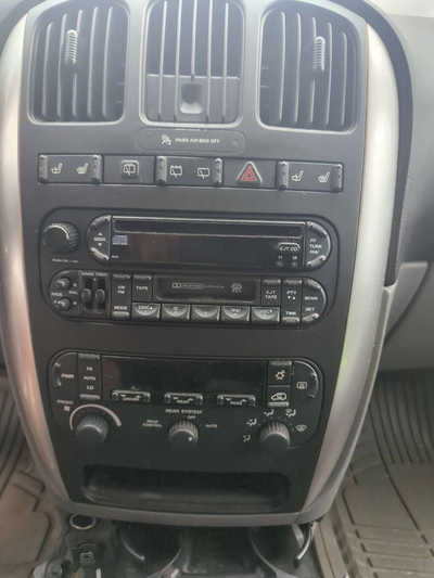 2006 Chrysler Town & Country, $4499. Photo 11