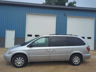 2006 Chrysler Town & Country, $4499. Photo 2