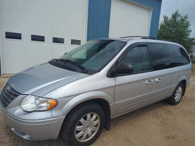 2006 Chrysler Town & Country, $4499. Photo 5