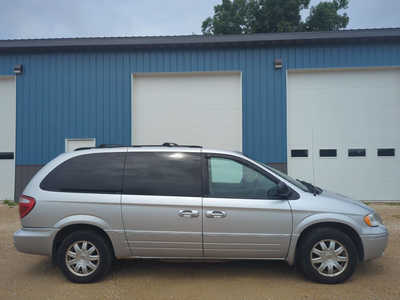 2006 Chrysler Town & Country, $4499. Photo 6