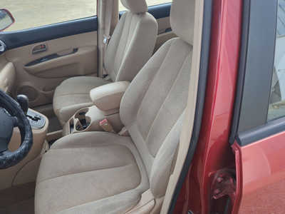2007 Kia Rondo, $3399. Photo 10