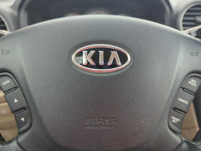 2007 Kia Rondo, $3399. Photo 12