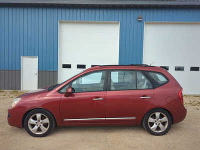2007 Kia Rondo, $3399. Photo 2