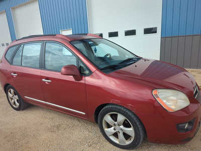 2007 Kia Rondo, $3399. Photo 6