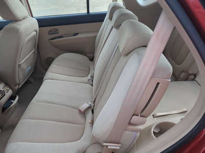 2007 Kia Rondo, $3399. Photo 9