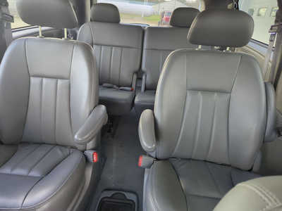 2004 Chrysler Town & Country, $4950. Photo 12