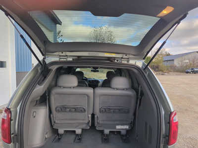 2004 Chrysler Town & Country, $4950. Photo 9