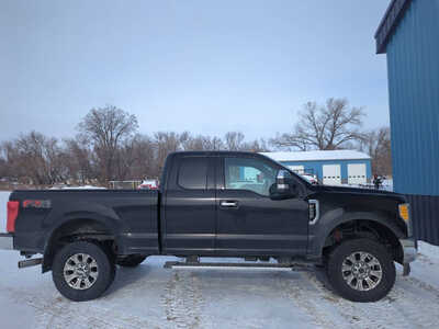2017 Ford F250 Ext Cab, $26900. Photo 2