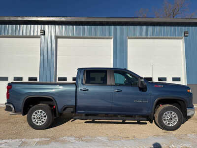 2024 Chevrolet 2500 Crew Cab, $59999. Photo 5