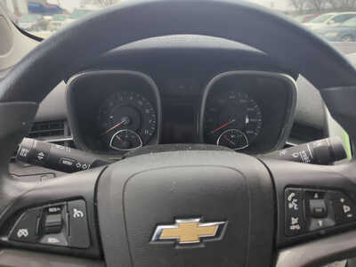 2016 Chevrolet Malibu, $8950. Photo 9