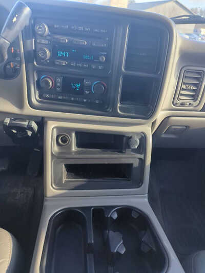 2004 Chevrolet 2500 Crew Cab, $13900. Photo 12