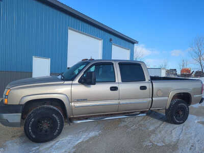 2004 Chevrolet 2500 Crew Cab, $13900. Photo 2