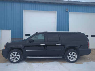 2012 GMC Yukon XL, $8900. Photo 2