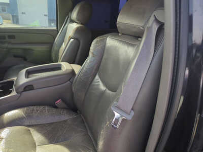 2004 Chevrolet 2500 Crew Cab, $8999. Photo 9