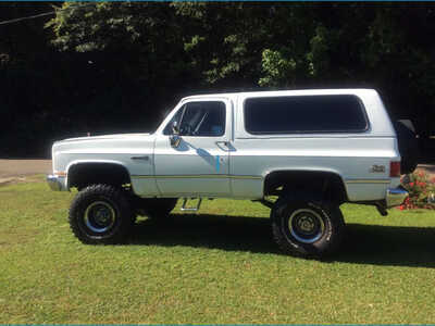 1987 GMC Jimmy, $10000. Photo 3