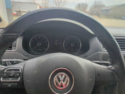 2012 Volkswagen Jetta, $4595. Photo 12