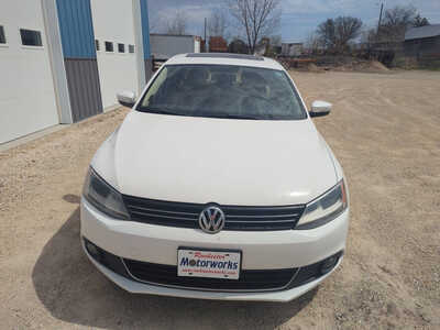 2012 Volkswagen Jetta, $4595. Photo 4