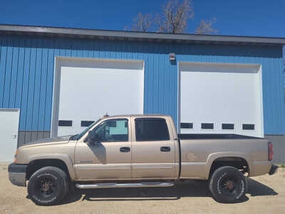 2004 Chevrolet 2500 Crew Cab, $12900. Photo 2