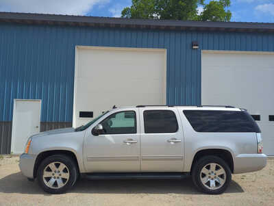 2014 GMC Yukon XL, $6250. Photo 2
