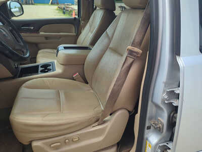 2014 GMC Yukon XL, $6250. Photo 8