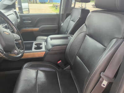 2015 Chevrolet 3500 Crew Cab, $27500. Photo 11