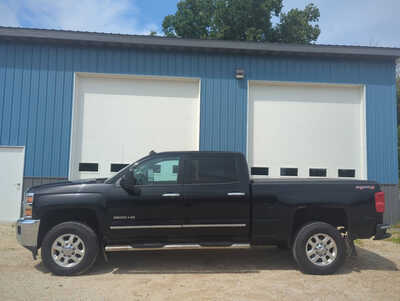 2015 Chevrolet 3500 Crew Cab, $27500. Photo 3