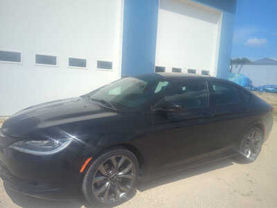 2015 Chrysler 200, $8999. Photo 2