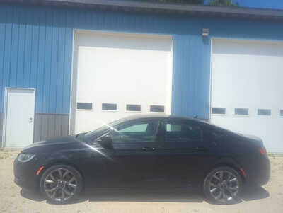 2015 Chrysler 200, $8999. Photo 4