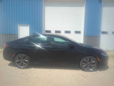 2015 Chrysler 200, $8999. Photo 7