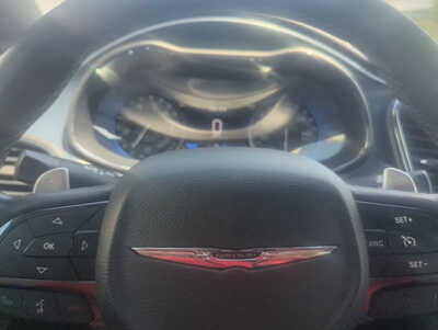 2015 Chrysler 200, $8999. Photo 11