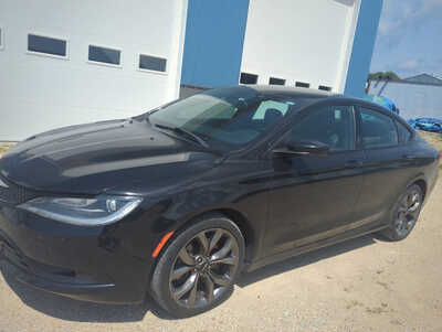 2015 Chrysler 200, $8999. Photo 3