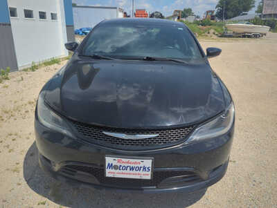 2015 Chrysler 200, $8999. Photo 4