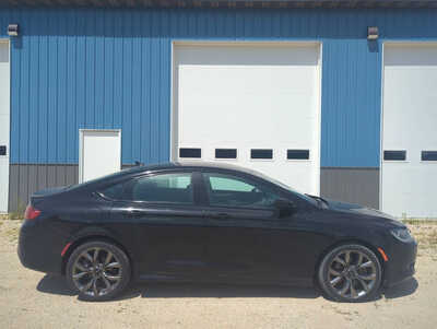 2015 Chrysler 200, $8999. Photo 5