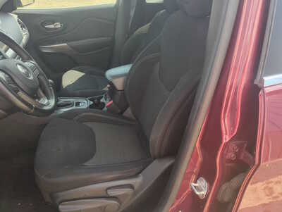 2019 Jeep Cherokee, $11900. Photo 10