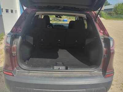 2019 Jeep Cherokee, $11900. Photo 7