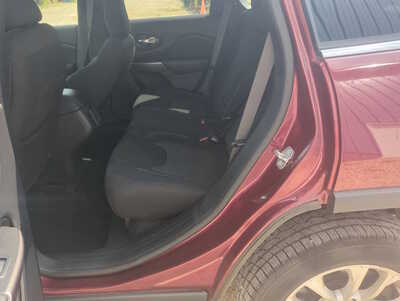 2019 Jeep Cherokee, $11900. Photo 9