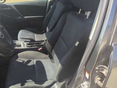 2011 Mazda Mazda3, $4500. Photo 11