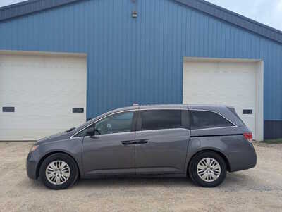 2014 Honda Odyssey, $12750. Photo 2