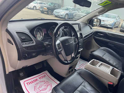 2012 Chrysler Town & Country, $0. Photo 6