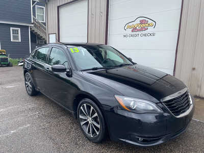 2013 Chrysler 200, $0. Photo 2