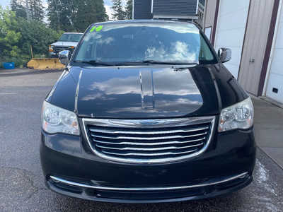 2014 Chrysler Town & Country, $0. Photo 3