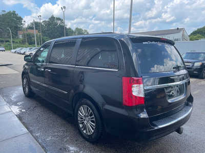 2014 Chrysler Town & Country, $0. Photo 4
