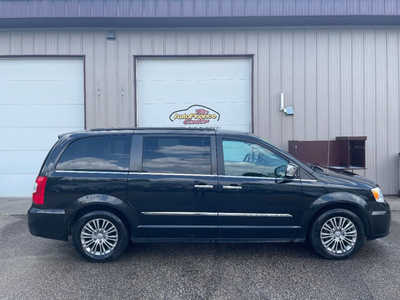 2014 Chrysler Town & Country, $0. Photo 1