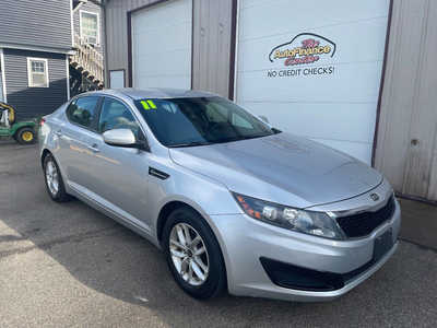 2011 Kia Optima, $0. Photo 2