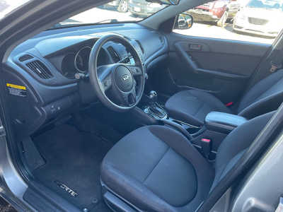 2012 Kia Forte, $0. Photo 4