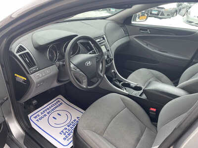 2014 Hyundai Sonata, $0. Photo 4