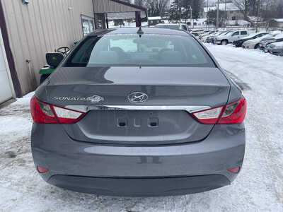 2014 Hyundai Sonata, $0. Photo 5